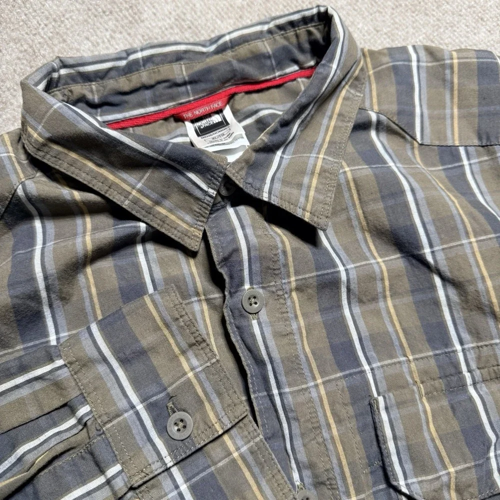 The North Face Men's XL Long Sleeve Multicolor‎ Green Gray Plaid Button Down